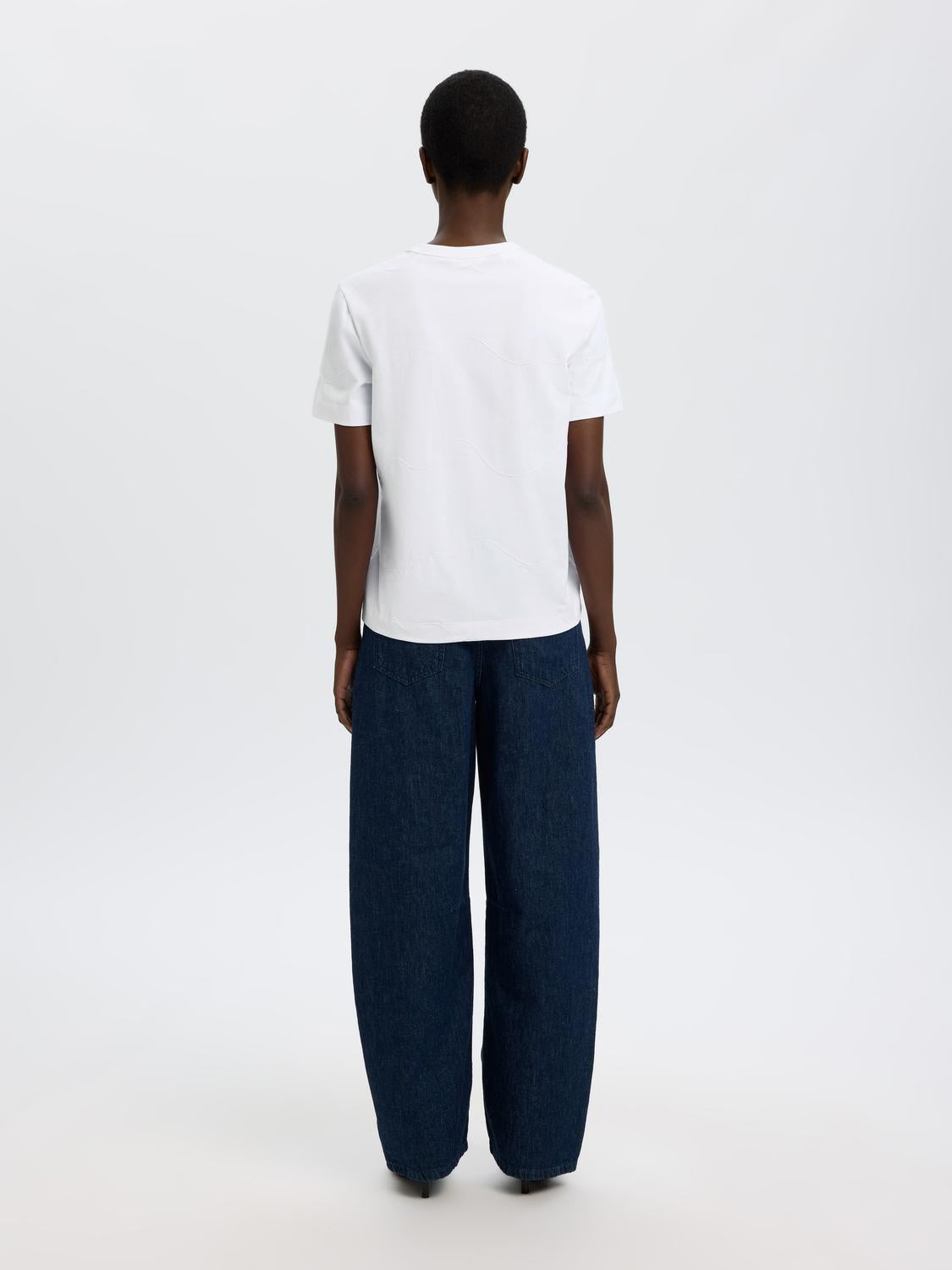 model_shot-back